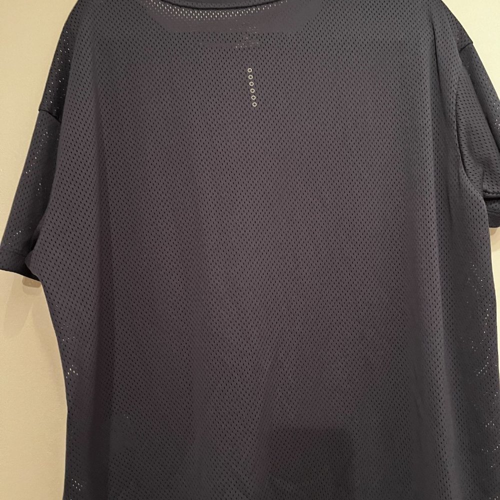 Nike‎ Running Dri-Fit - Gray Plus Size Short-Sleeve Shirt (1X) - Picture 6 of 15
